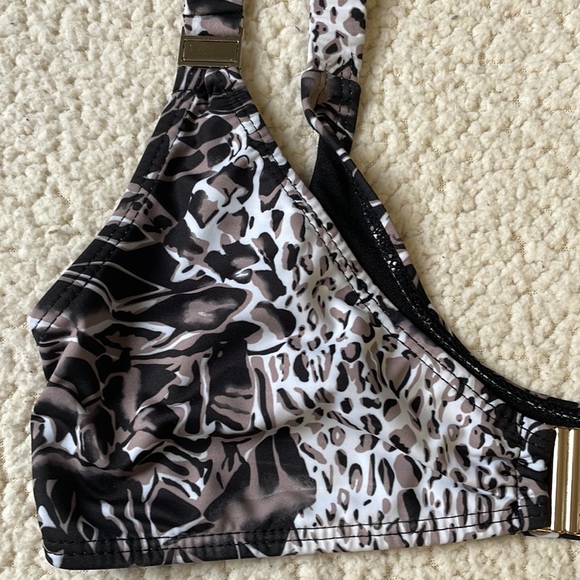 Bikini - Picture 8 of 15